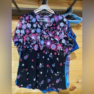 Uniform advantage scrub top